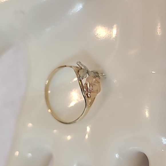14kt Tricolor Gold Rose Ring - Picture 6 of 7